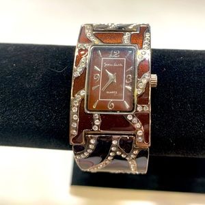 Brown giraffe stuff design band, with crystals